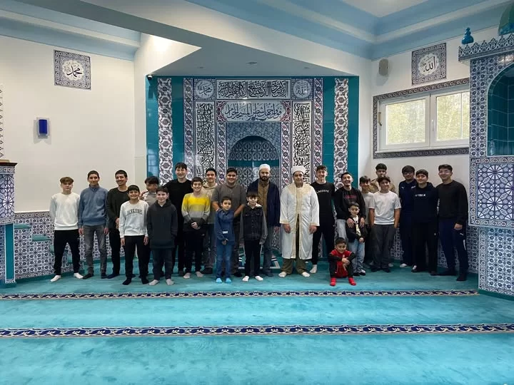 Ögrencimiz ikindi namazinda, Namaz kildirdi.